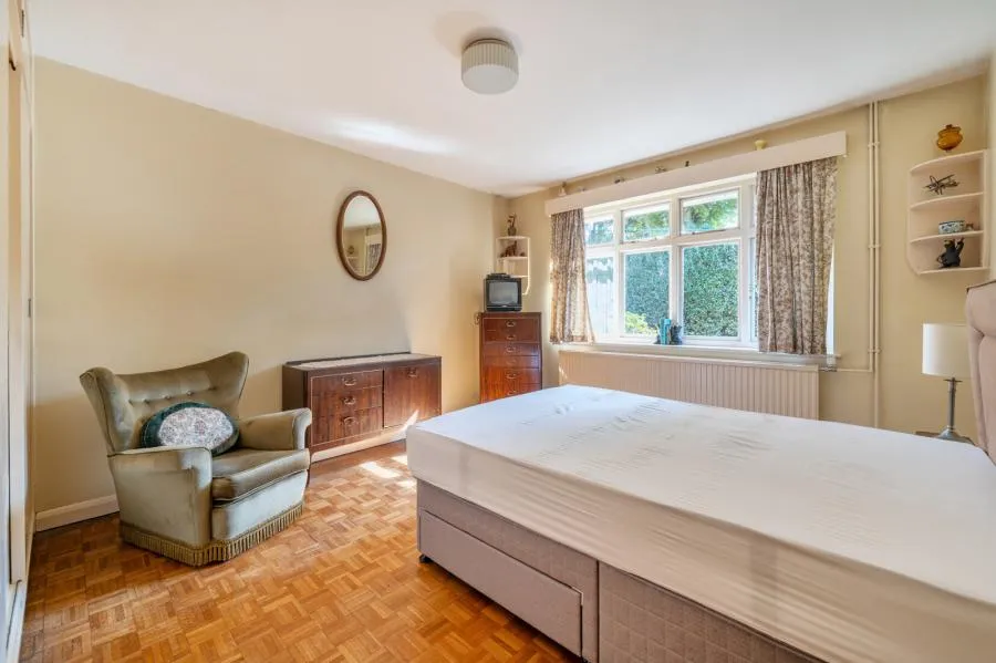 Penton Hall Drive, Staines-Upon-Thames, TW18, photo 8
