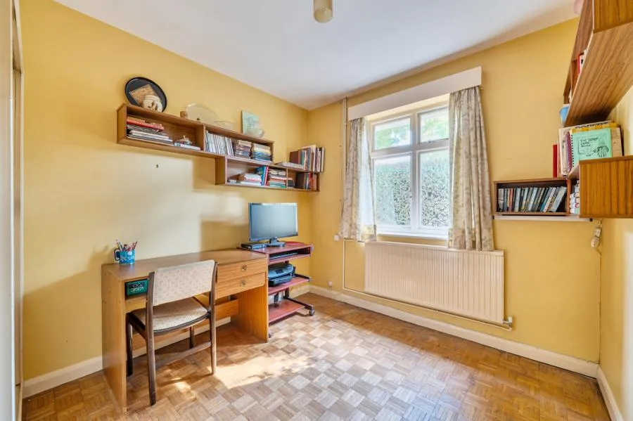 Penton Hall Drive, Staines-Upon-Thames, TW18, photo 9