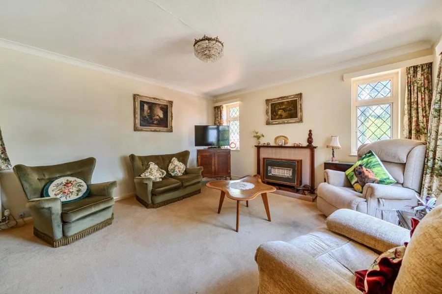 Penton Hall Drive, Staines-Upon-Thames, TW18, photo 5