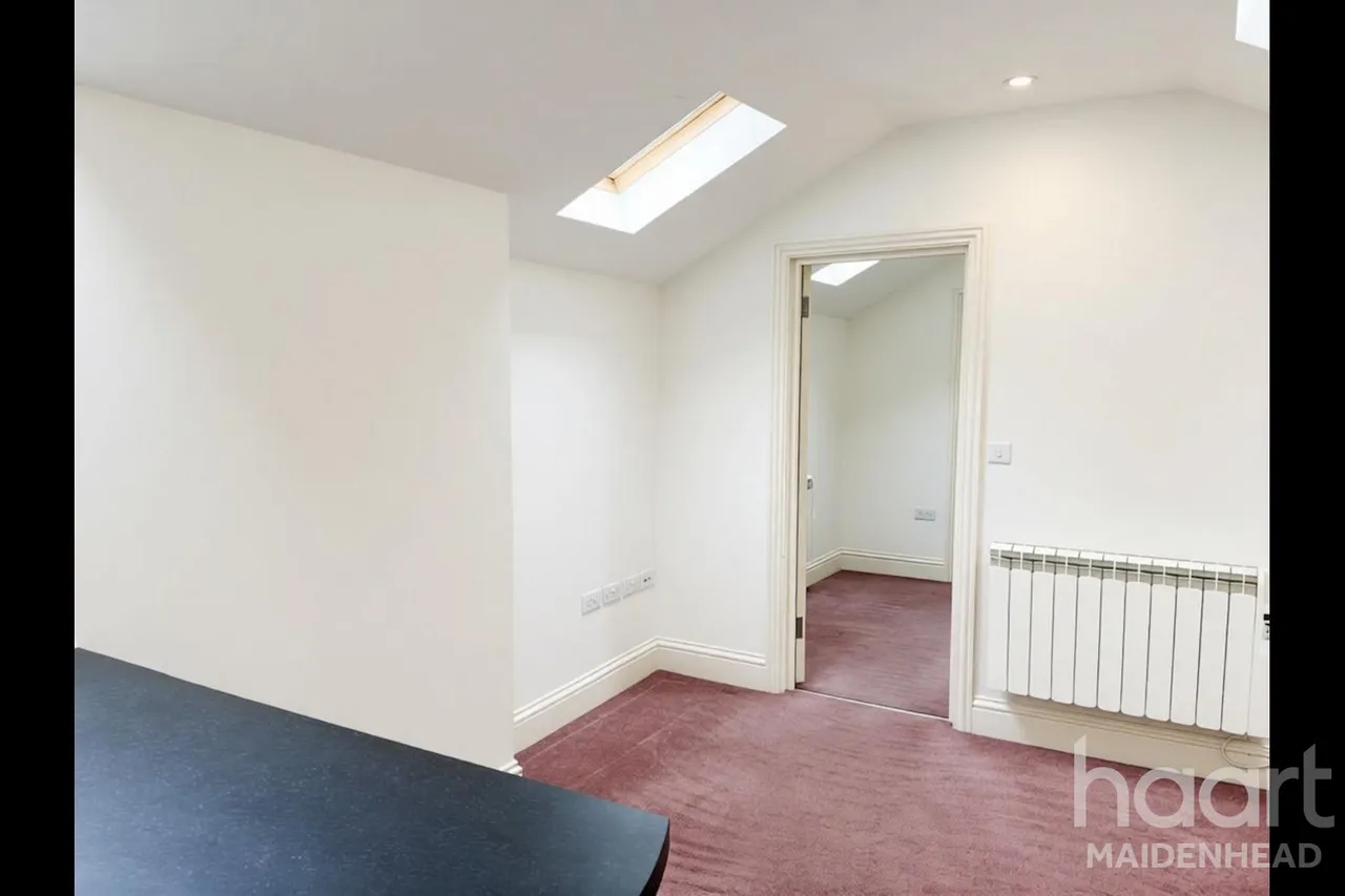 One Bedroom Apartment In Town Centre Location, SL6, photo 8