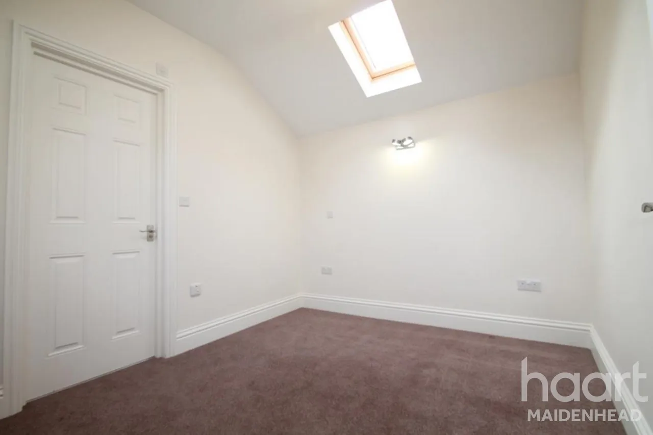 One Bedroom Apartment In Town Centre Location, SL6, photo 3