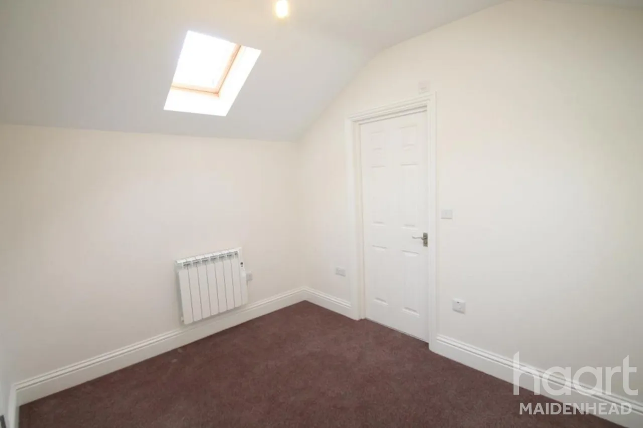 One Bedroom Apartment In Town Centre Location, SL6, photo 2