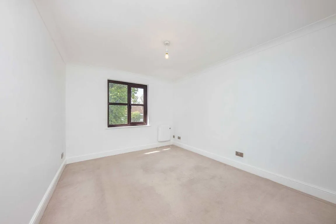 Kingston Road, TW11, photo 5