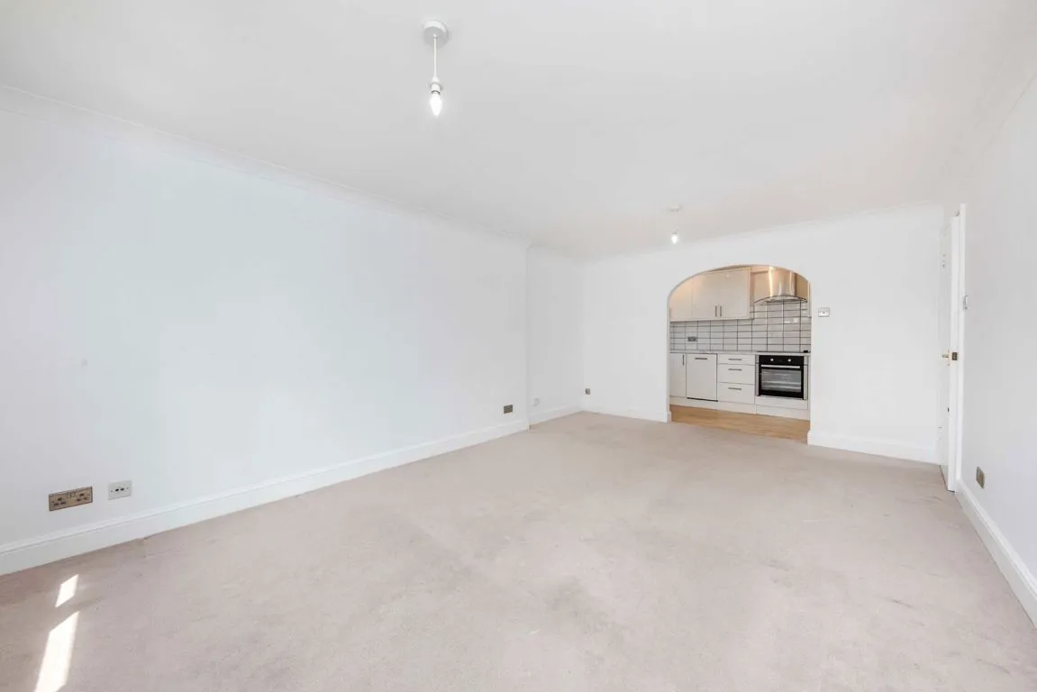 Kingston Road, TW11, photo 4