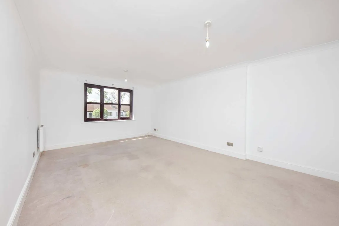 Kingston Road, TW11, photo 2