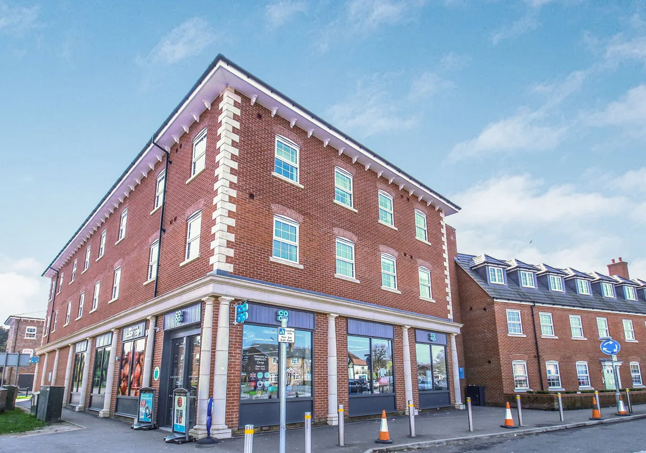 2 bed flat for sale, Shepherds Place, Shefford, SG17