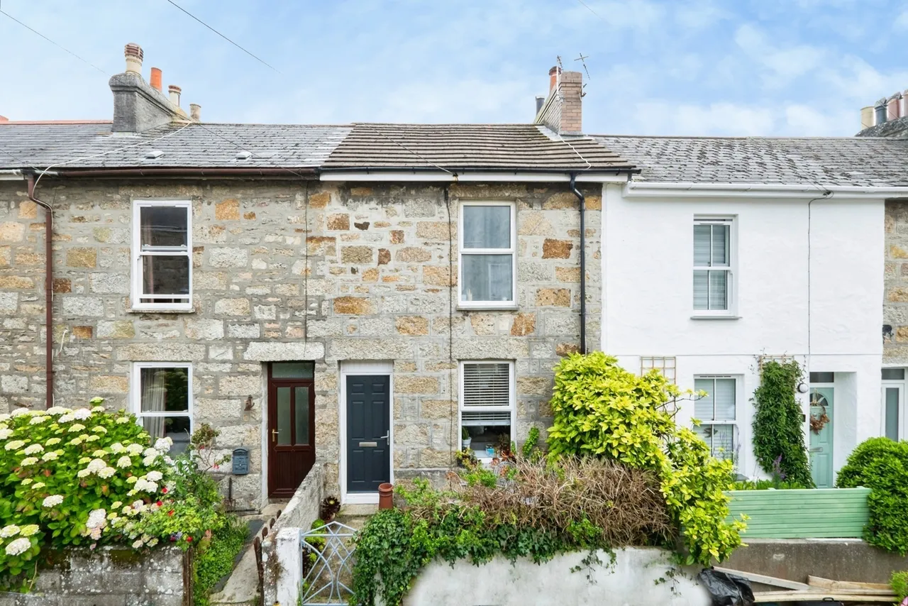2 bed house for sale, Taroveor Terrace, Penzance, TR18