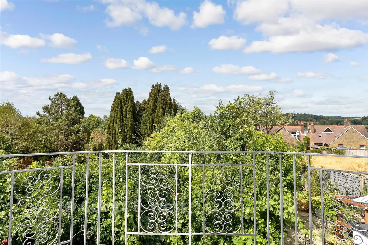Ladbroke Road, Redhill, RH1, photo 6
