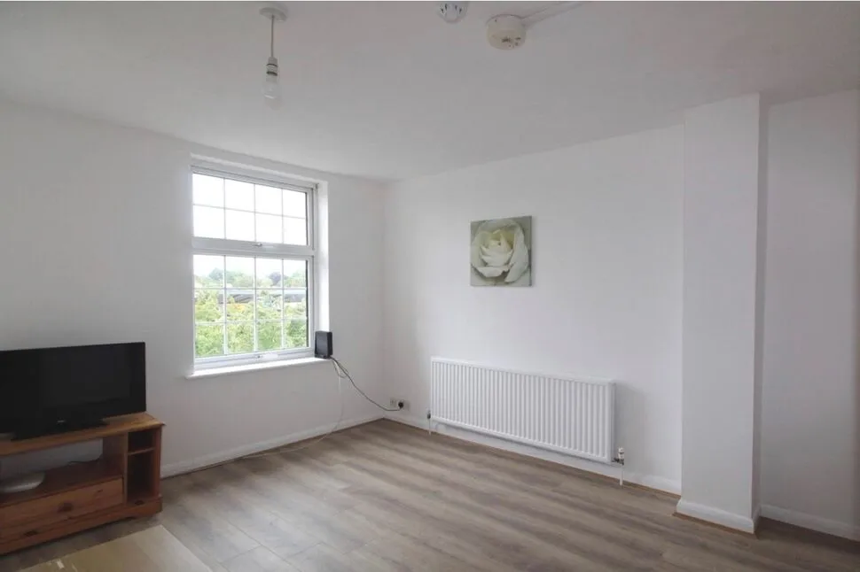 Victoria Street, Englefield Green, Surrey, TW20, photo 3