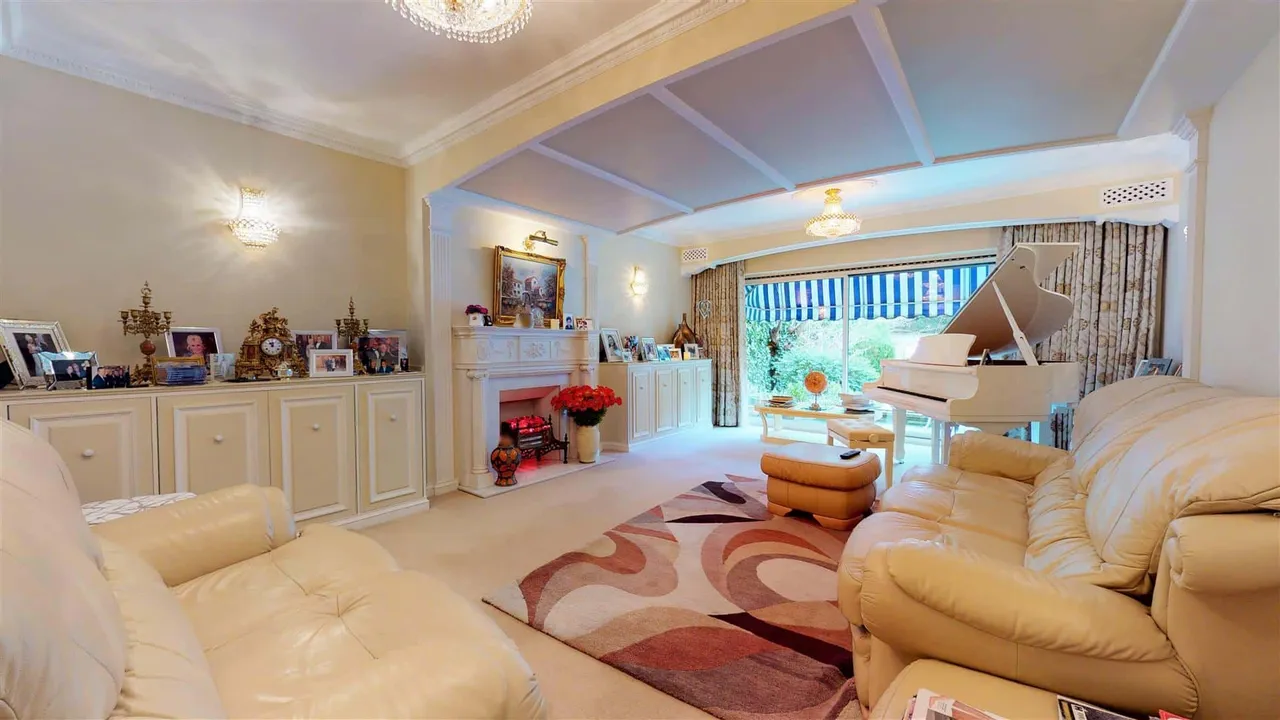 Great Owl Road, Chigwell, photo 3