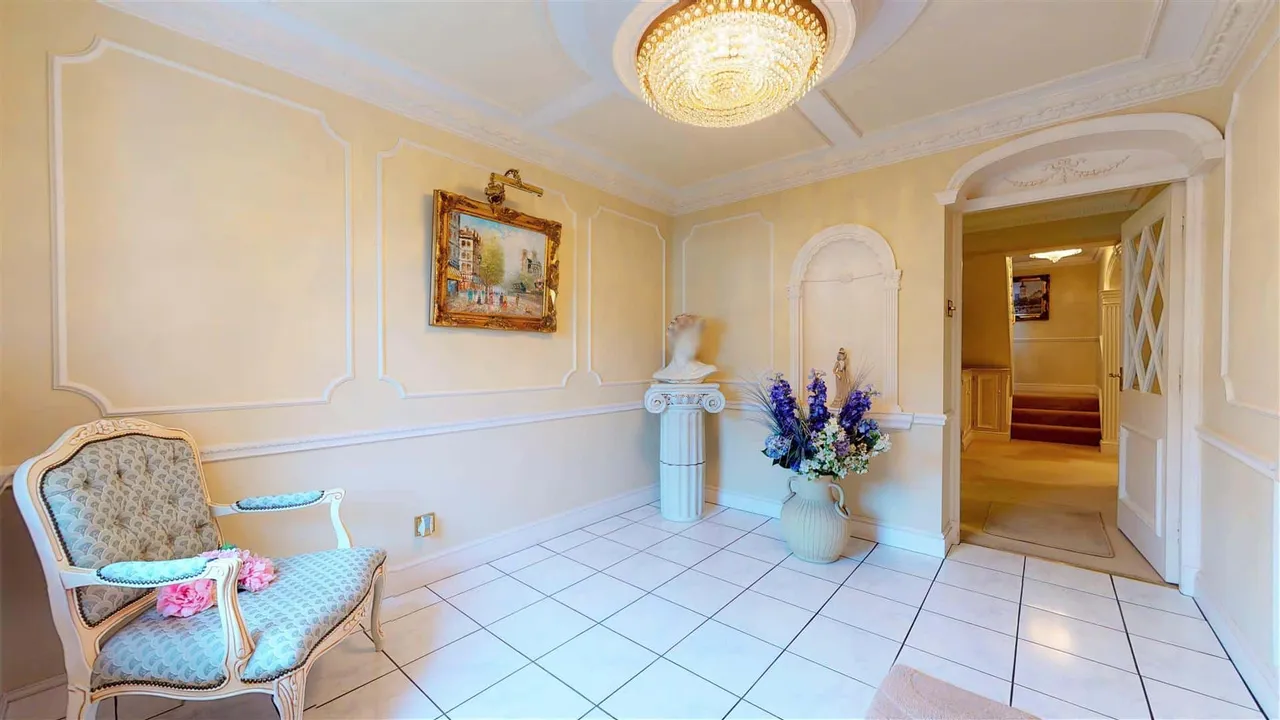 Great Owl Road, Chigwell, photo 2
