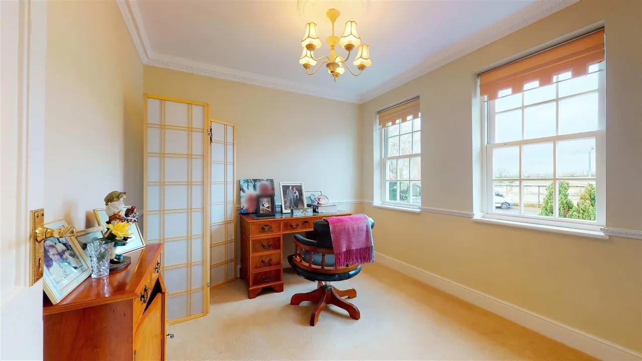 Great Owl Road, Chigwell, photo 10