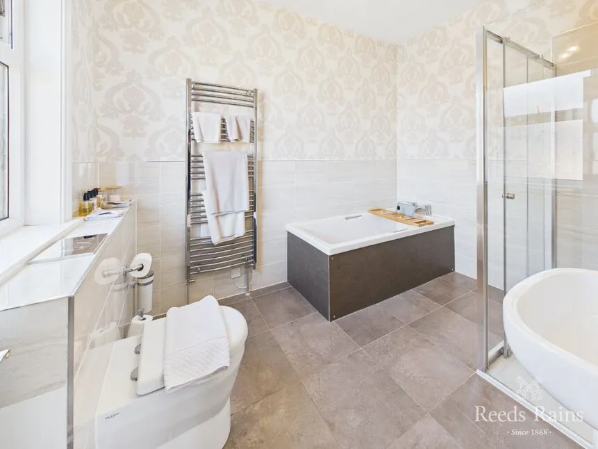 Esplanade Road, Scarborough, YO11, photo 16