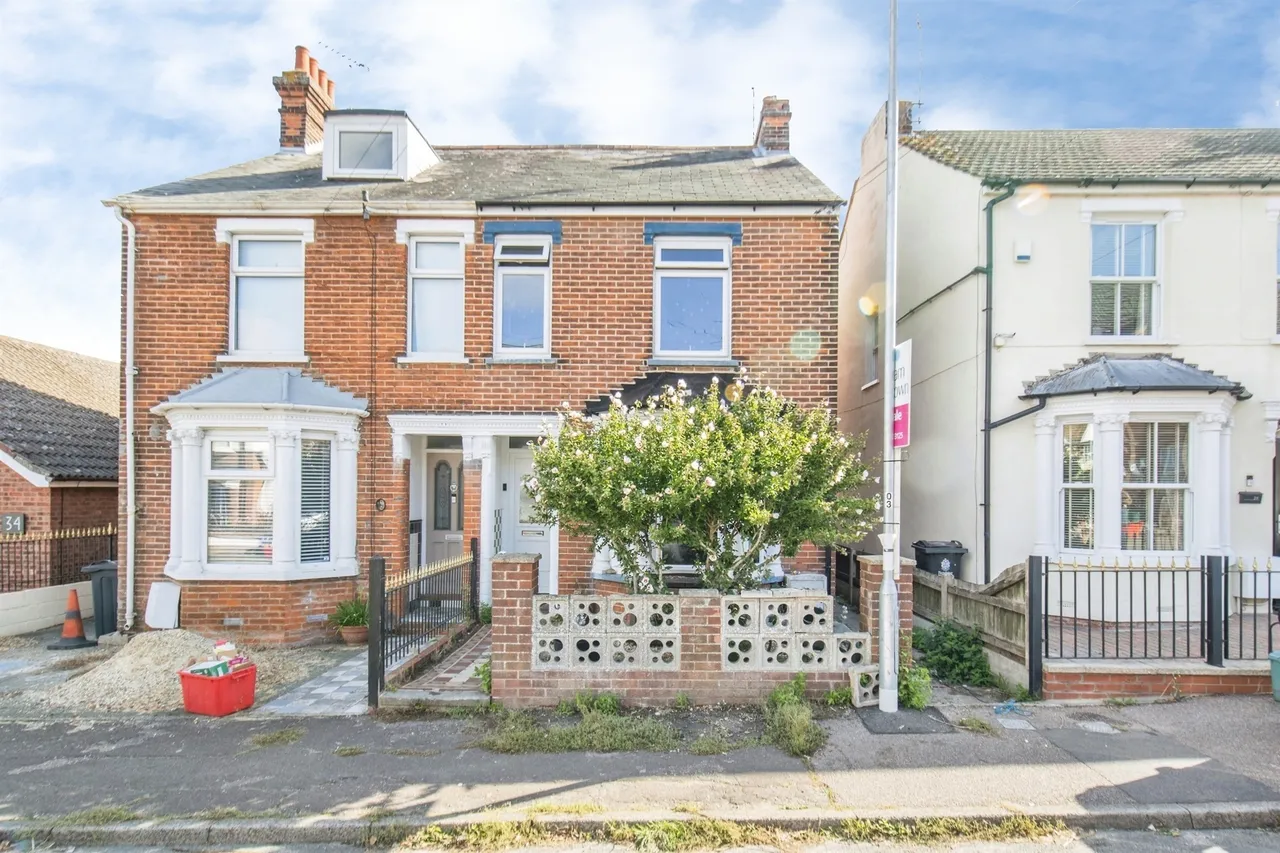 3 bed house for sale — Elmhurst Road, HARWICH