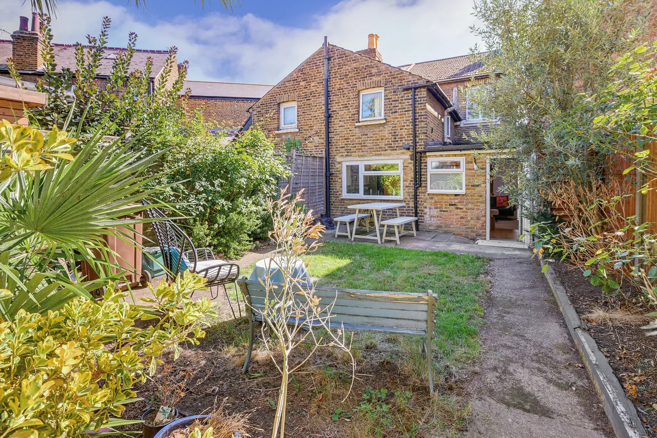 Eastbourne Road, Brentford, TW8, photo 17
