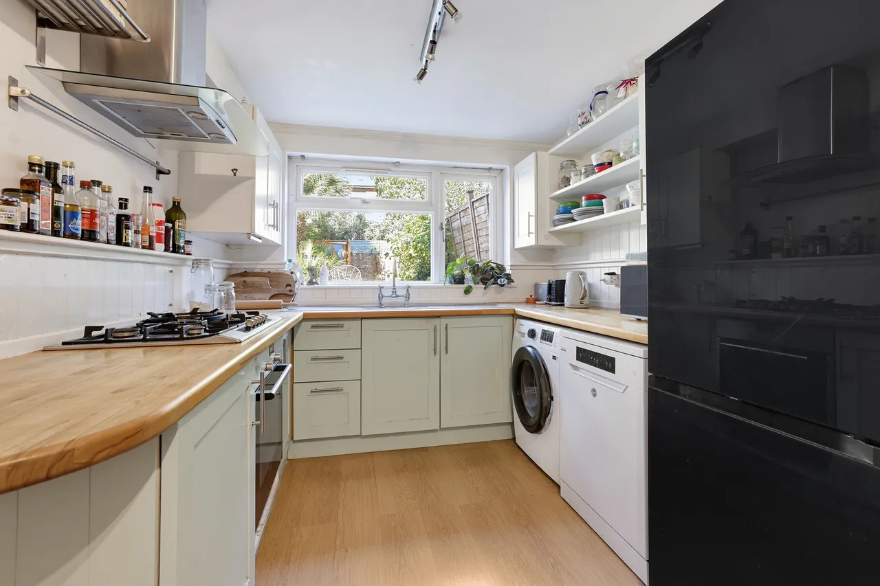Eastbourne Road, Brentford, TW8, photo 3