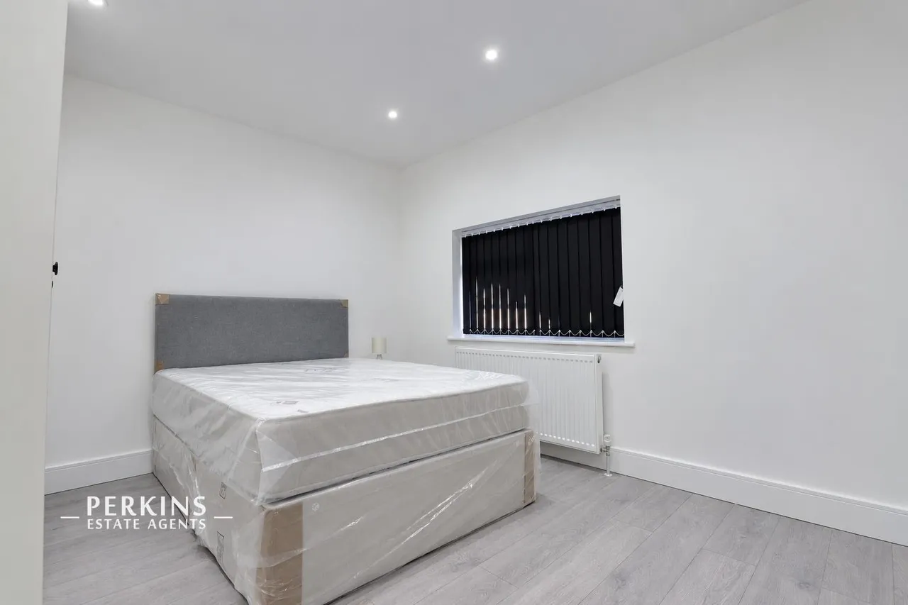 Ruislip Road, Greenford, UB6, photo 4