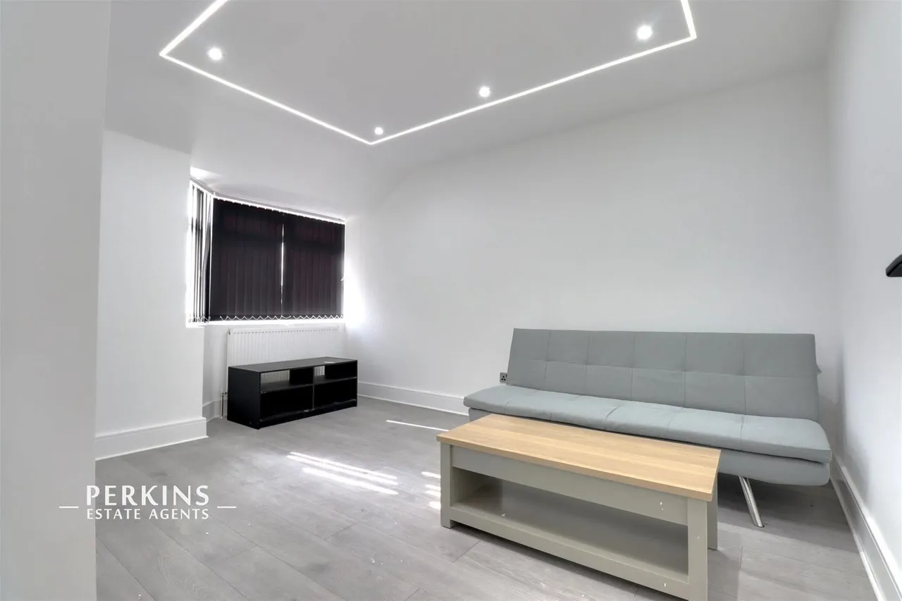 2 bed flat to rent, Ruislip Road, Greenford, UB6