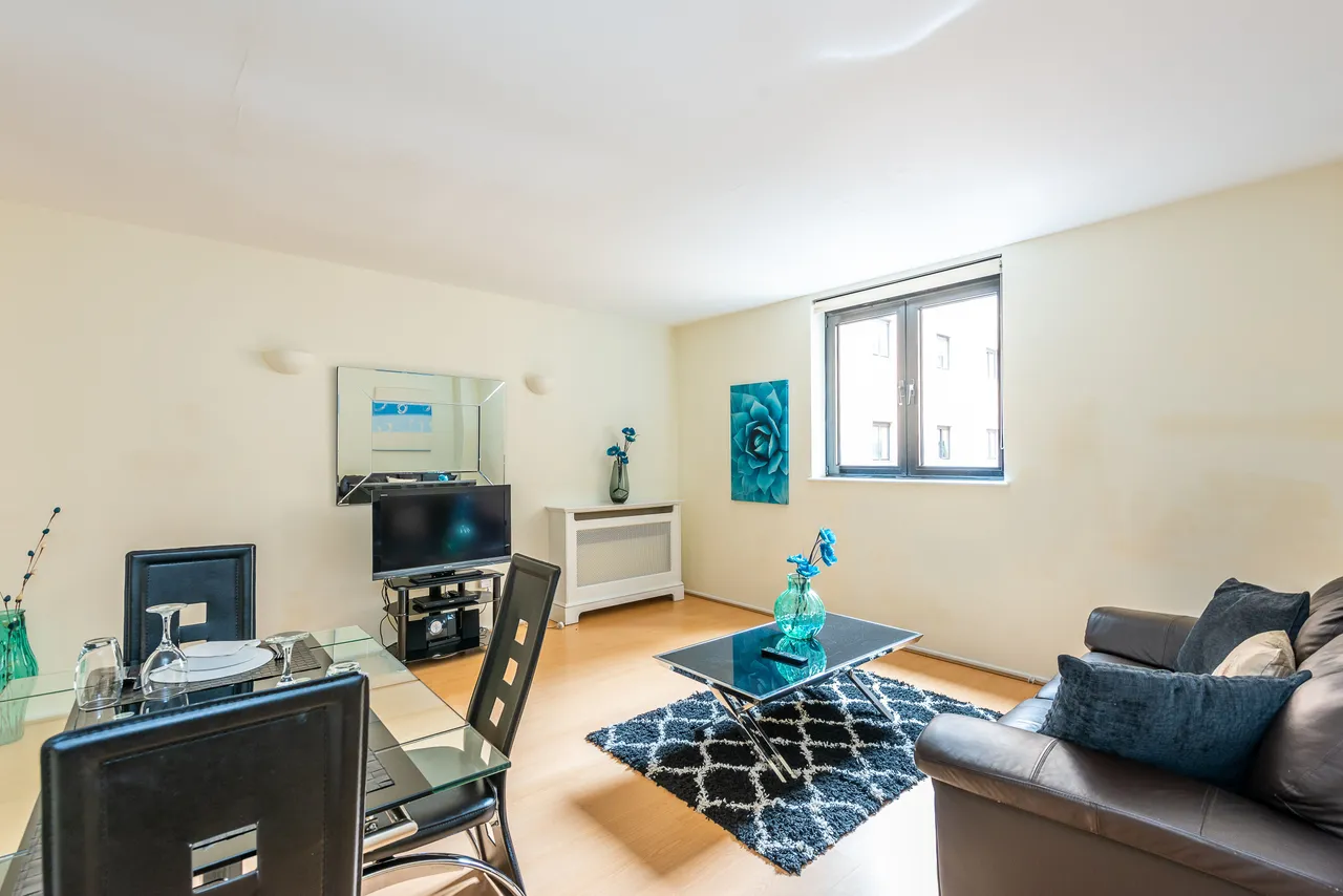 1 bed flat to rent — 629 Point West, 116 Cromwell Road, London