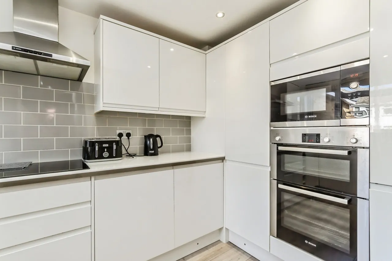 Windmill Close, Caterham, CR3, photo 2