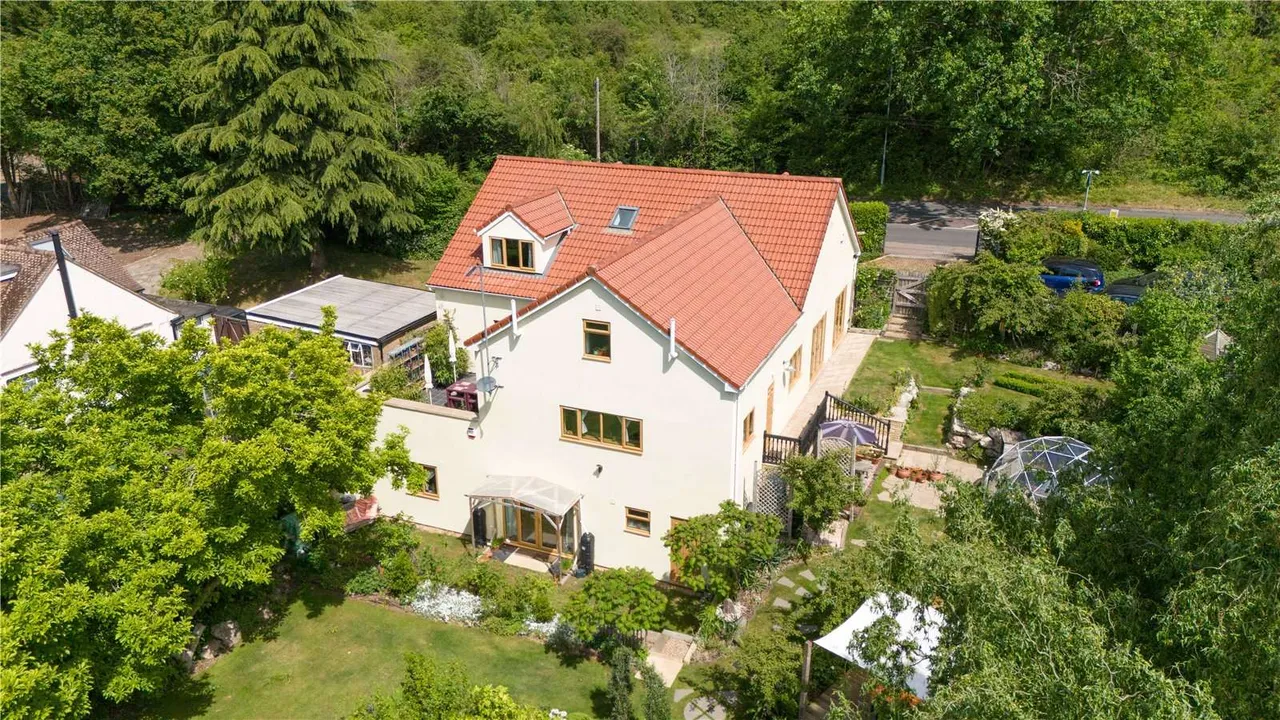 5 bed house for sale, Hertford Road, Hoddesdon, EN11
