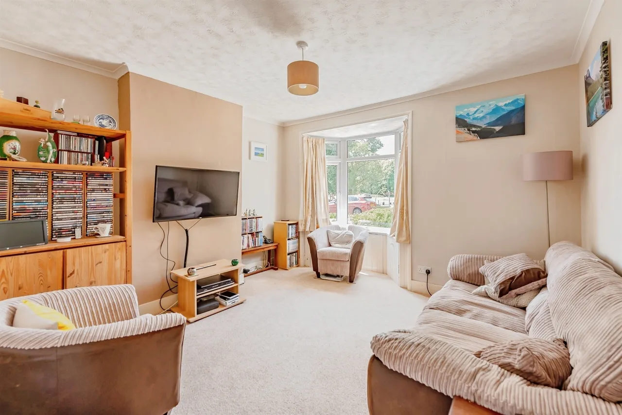 2 bed house for sale — Common Road, Redhill