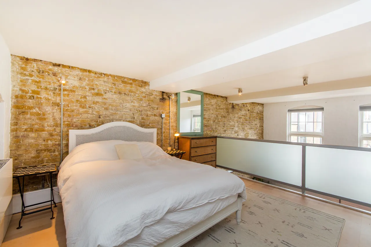 19 Old Chesterton Building, 110 Battersea Park Road, London, photo 9