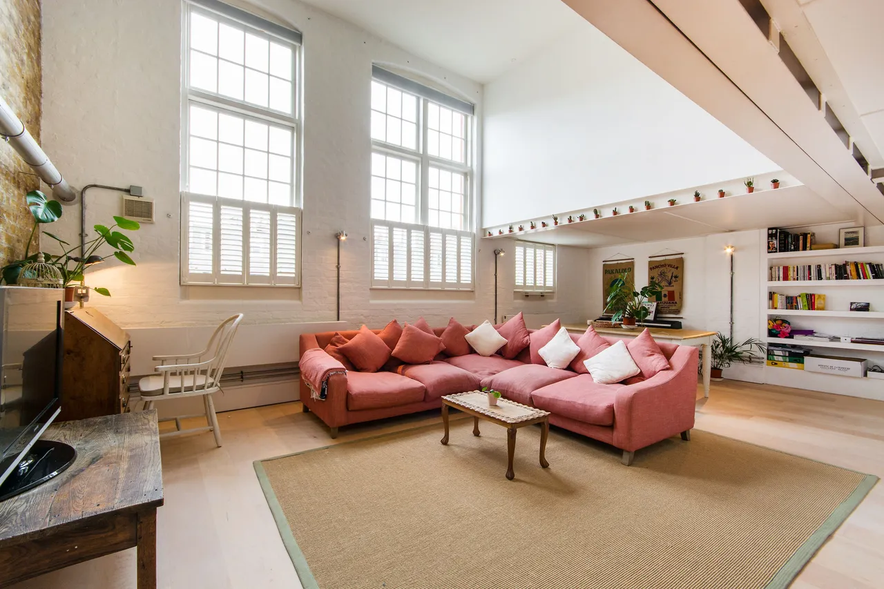 2 bed flat to rent — 19 Old Chesterton Building, 110 Battersea Park Road, London