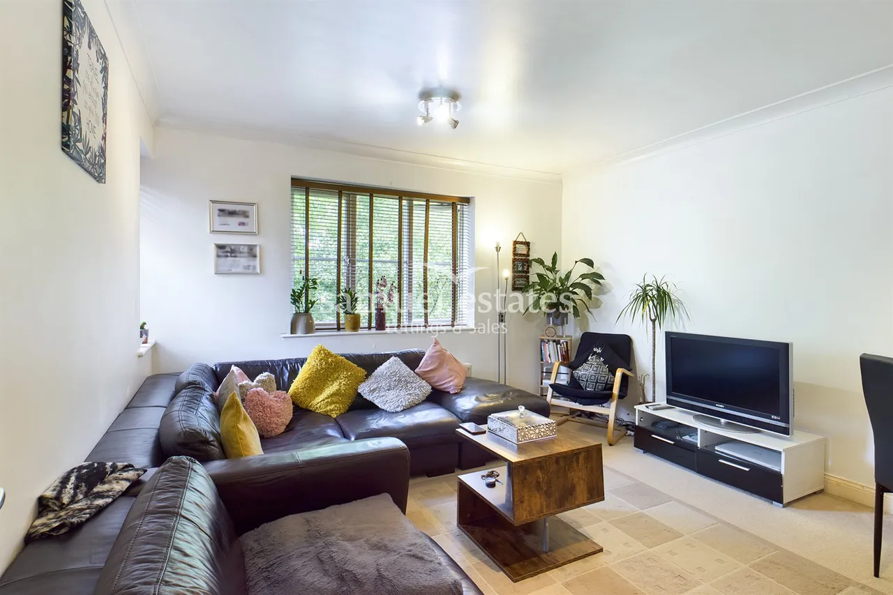 2 bed flat to rent — Colliers Wood, London, SW19 1UL