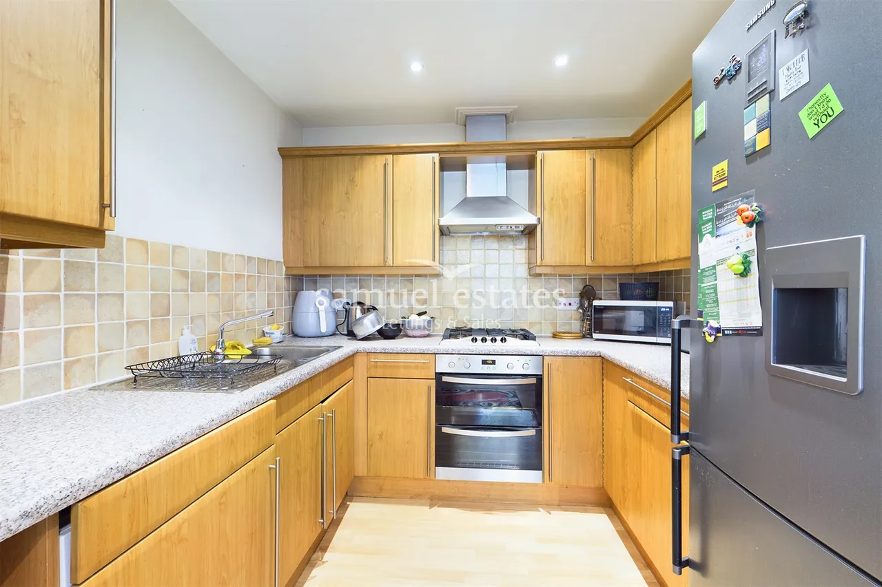 Colliers Wood, London, SW19 1UL, photo 4