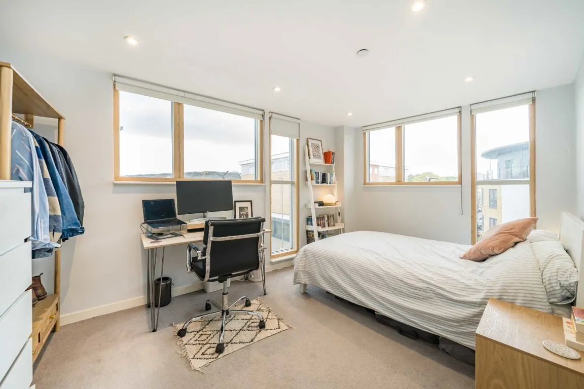 Garratt Lane, SW17, photo 4