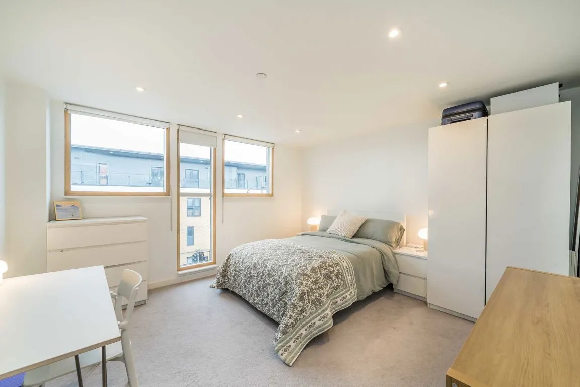 Garratt Lane, SW17, photo 5
