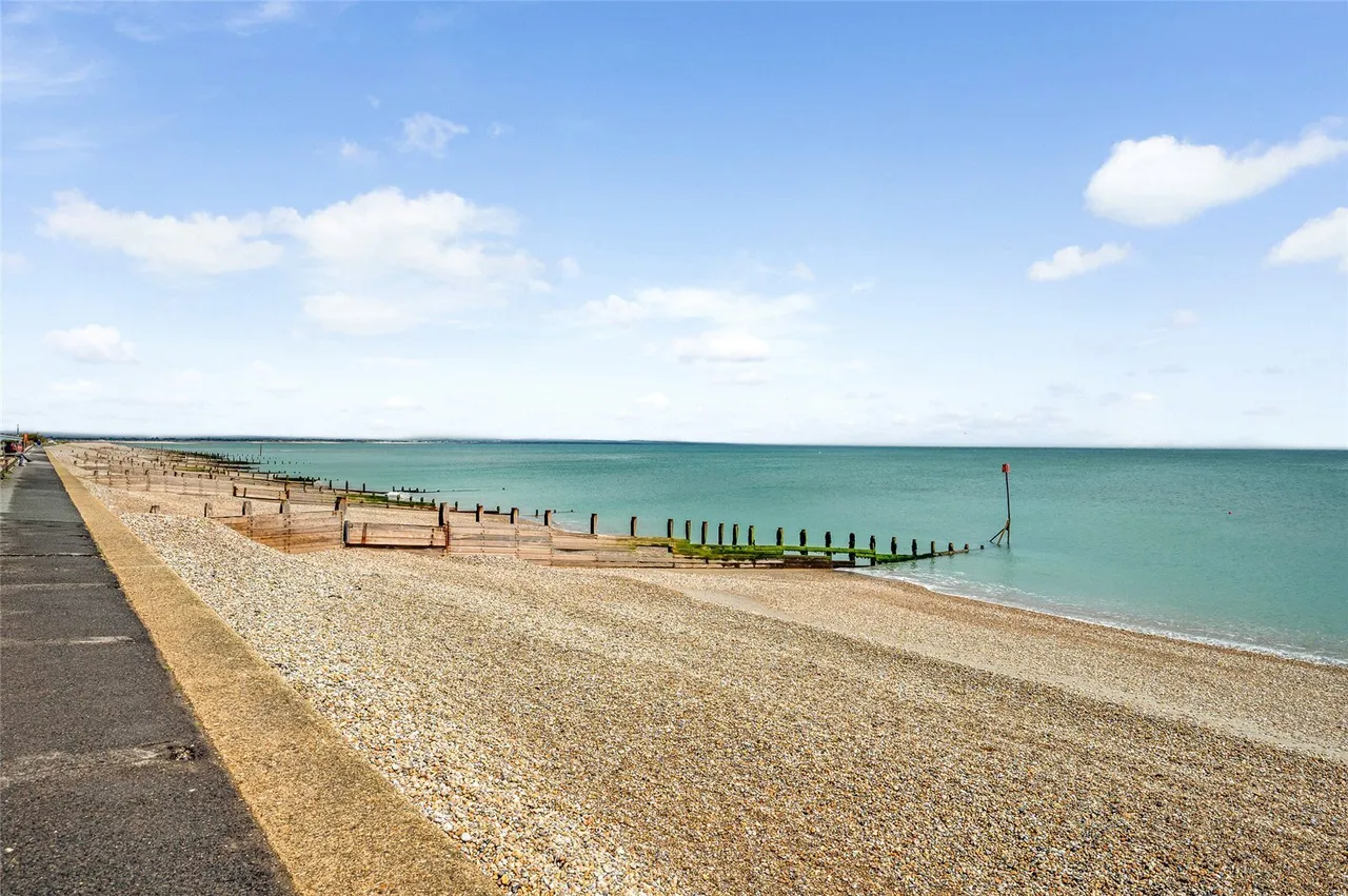 East Beach Road, Selsey, PO20, photo 14