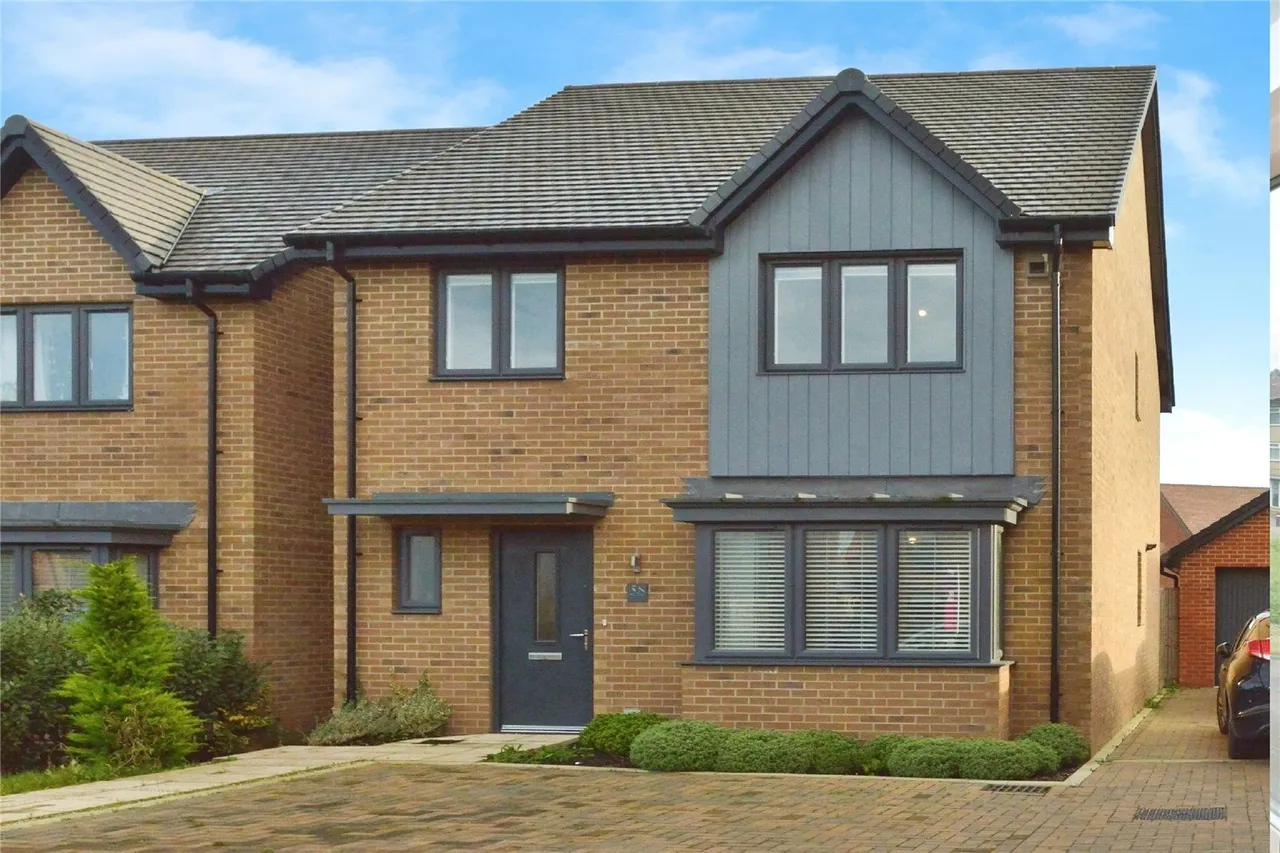 4 bed house for sale — Rambouillet Drive, Whitehouse, Milton Keynes, Buckinghamshire, MK8