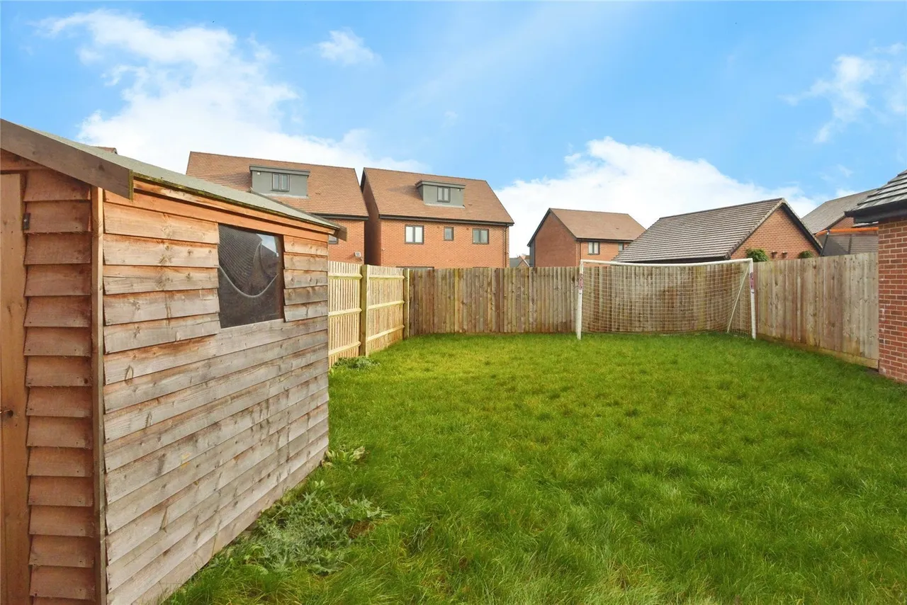 Rambouillet Drive, Whitehouse, Milton Keynes, Buckinghamshire, MK8, photo 18