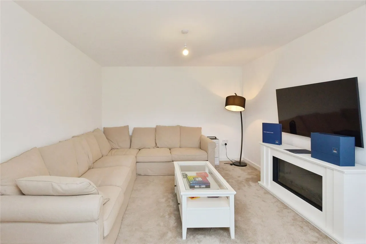 Rambouillet Drive, Whitehouse, Milton Keynes, Buckinghamshire, MK8, photo 5