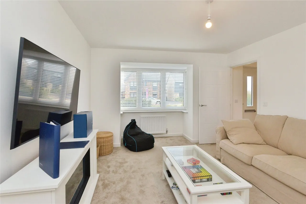 Rambouillet Drive, Whitehouse, Milton Keynes, Buckinghamshire, MK8, photo 6