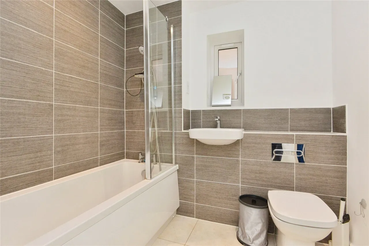 Rambouillet Drive, Whitehouse, Milton Keynes, Buckinghamshire, MK8, photo 10