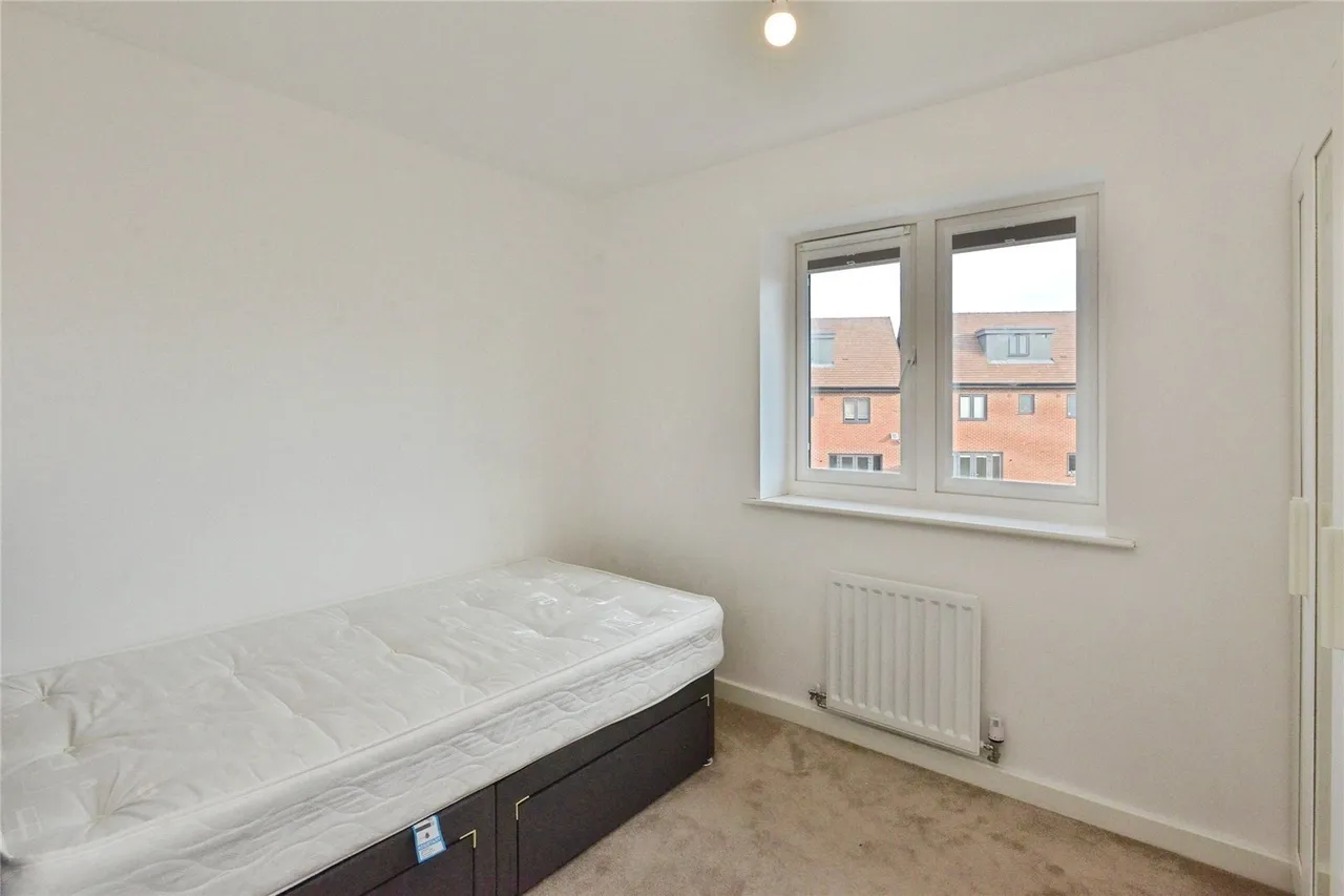 Rambouillet Drive, Whitehouse, Milton Keynes, Buckinghamshire, MK8, photo 17