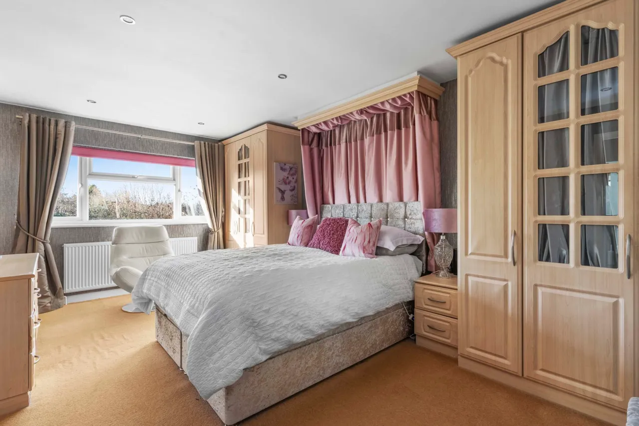 Main Road, Naphill, HP14, photo 9