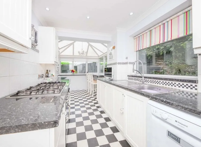 Gordon Road, Shepperton, TW17, photo 3