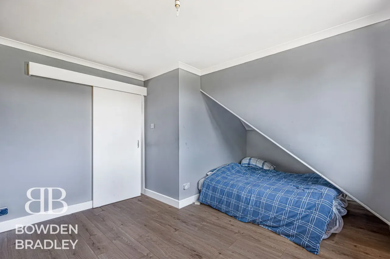 Tunstall Avenue, Hainault, IG6, photo 11