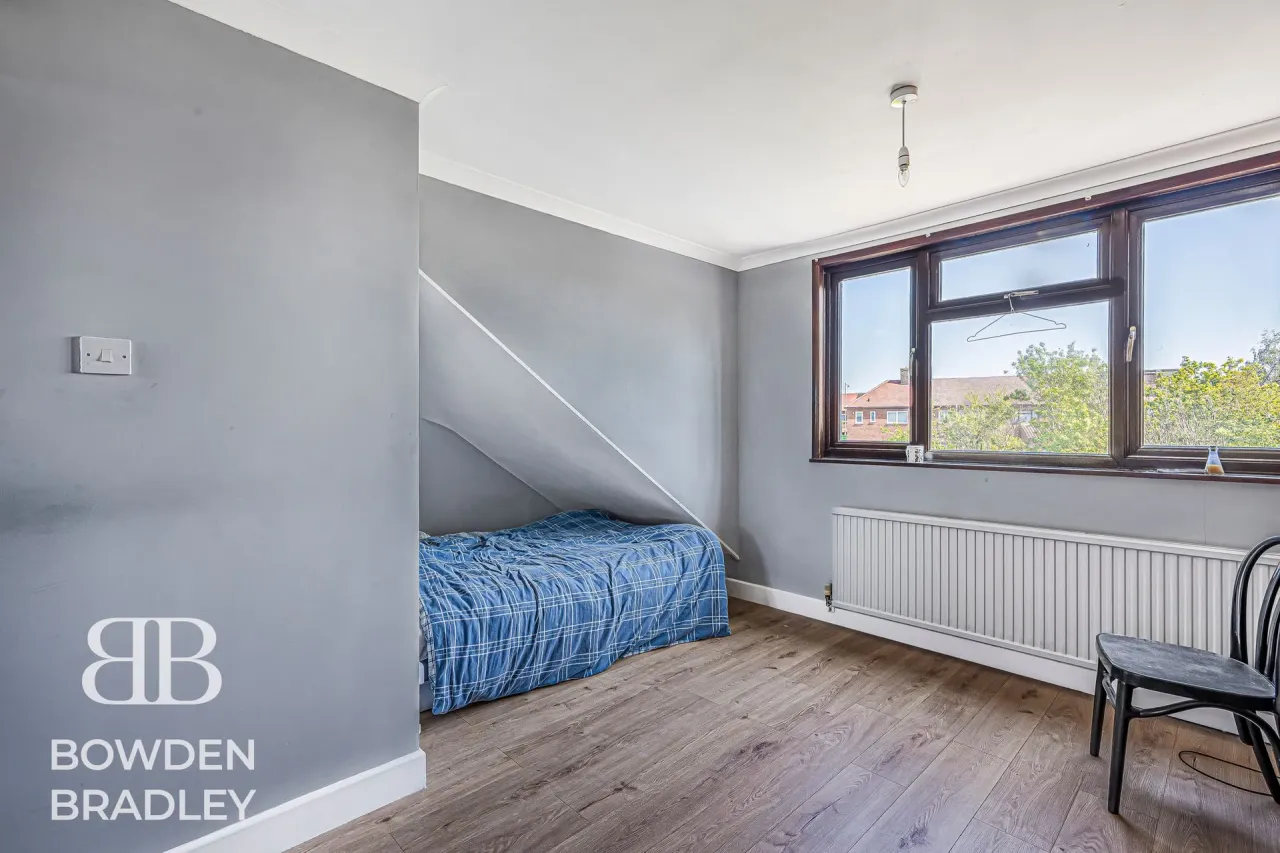 Tunstall Avenue, Hainault, IG6, photo 12