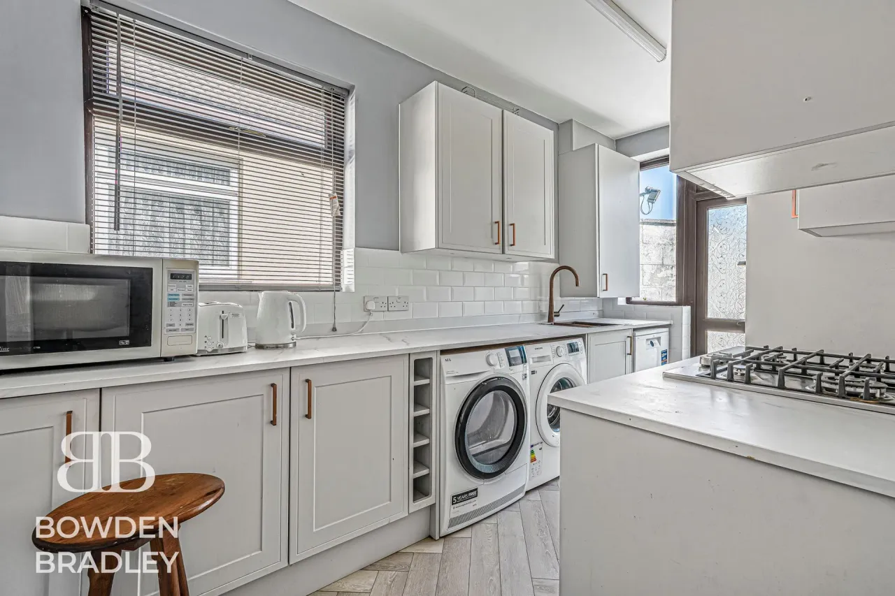 Tunstall Avenue, Hainault, IG6, photo 18