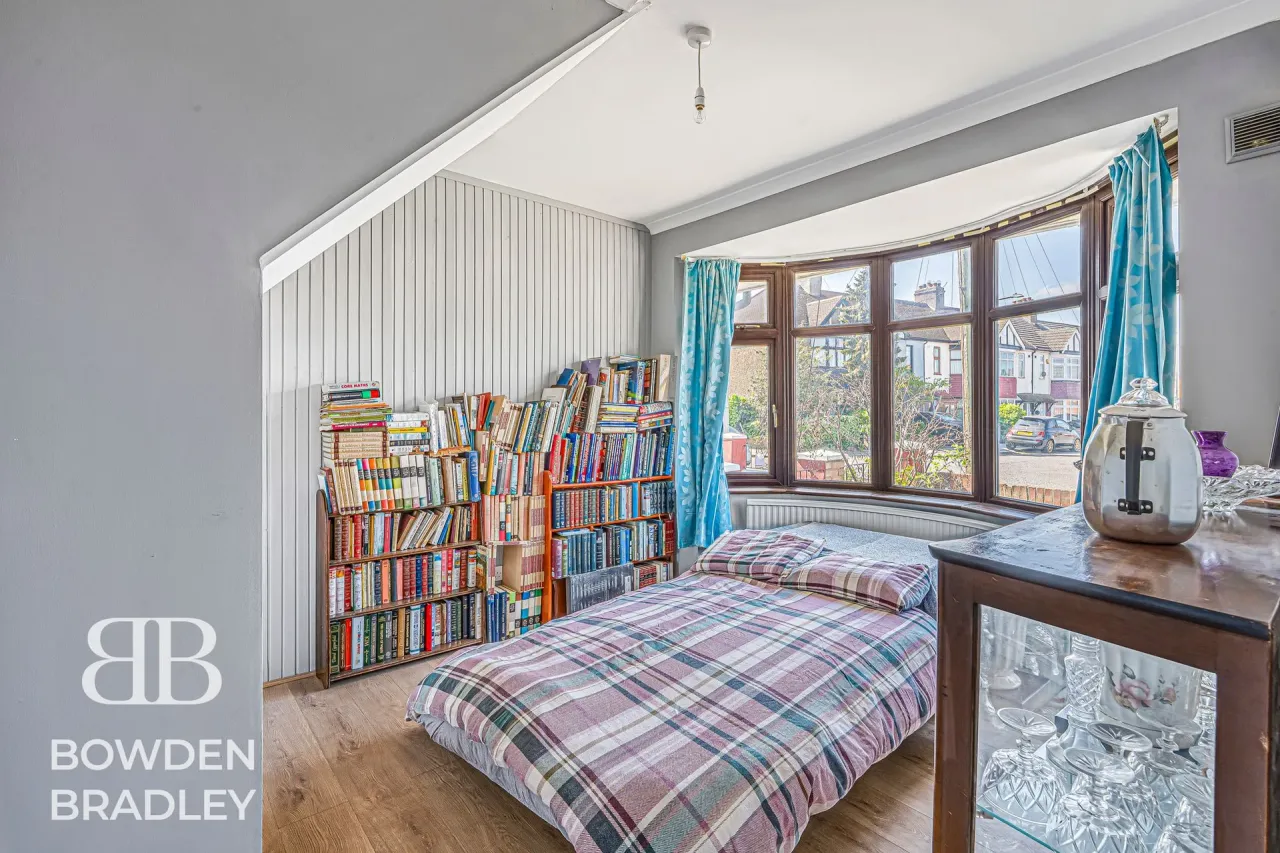 Tunstall Avenue, Hainault, IG6, photo 25