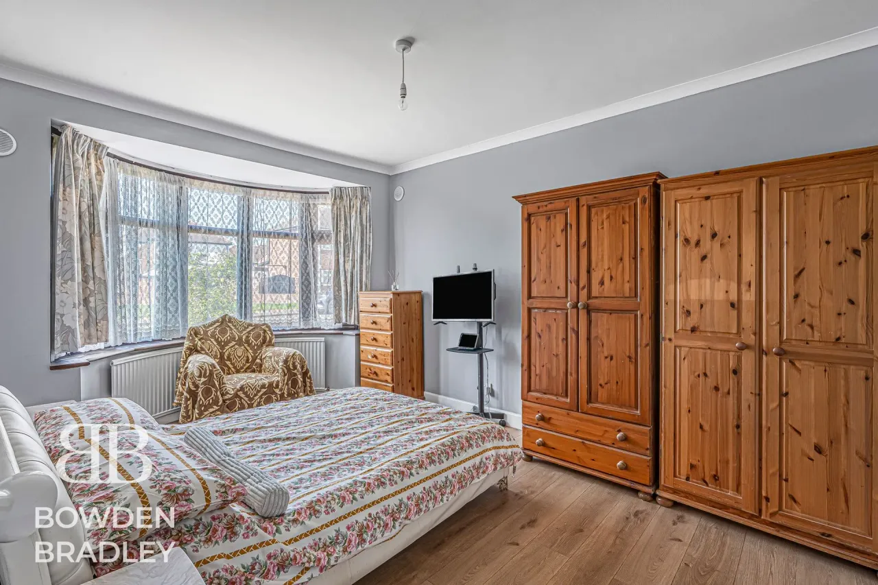 Tunstall Avenue, Hainault, IG6, photo 23