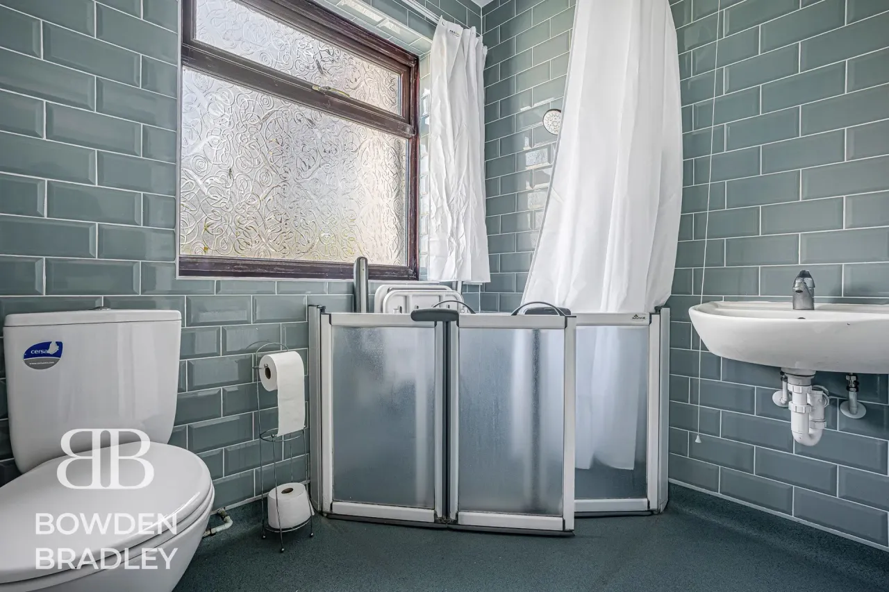 Tunstall Avenue, Hainault, IG6, photo 26