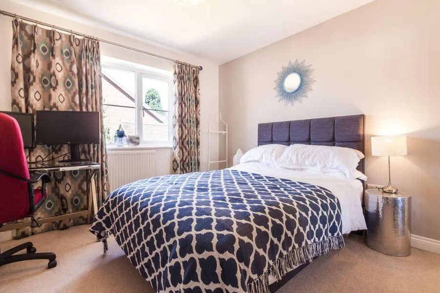 Phillips Close, RG41, photo 9