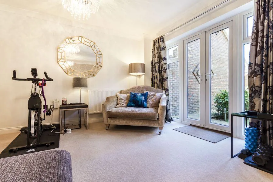 Phillips Close, RG41, photo 5