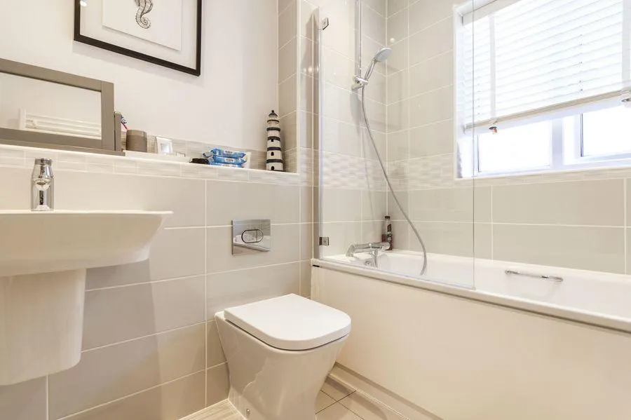 Phillips Close, RG41, photo 8
